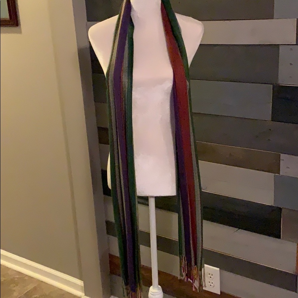 Long scarf with fringe